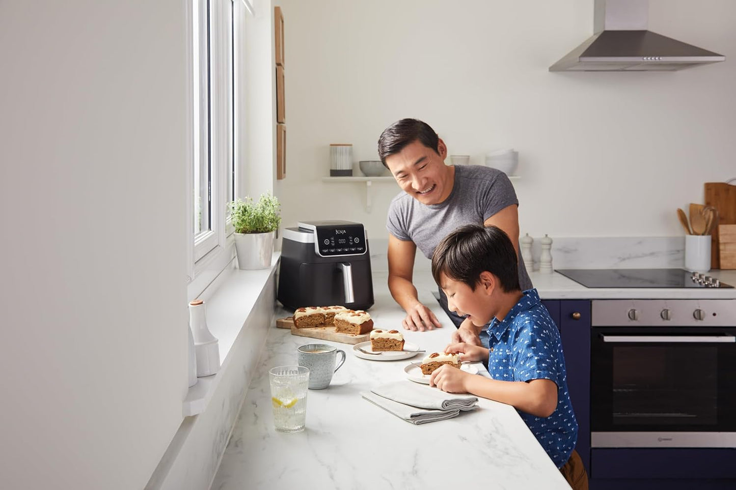 Air Fryer Pro XL 6.2L, 6 Cooking Functions, Space Saving Design, 6.2L Capacity, Max Crisp Technology, AF181ANZ, Black