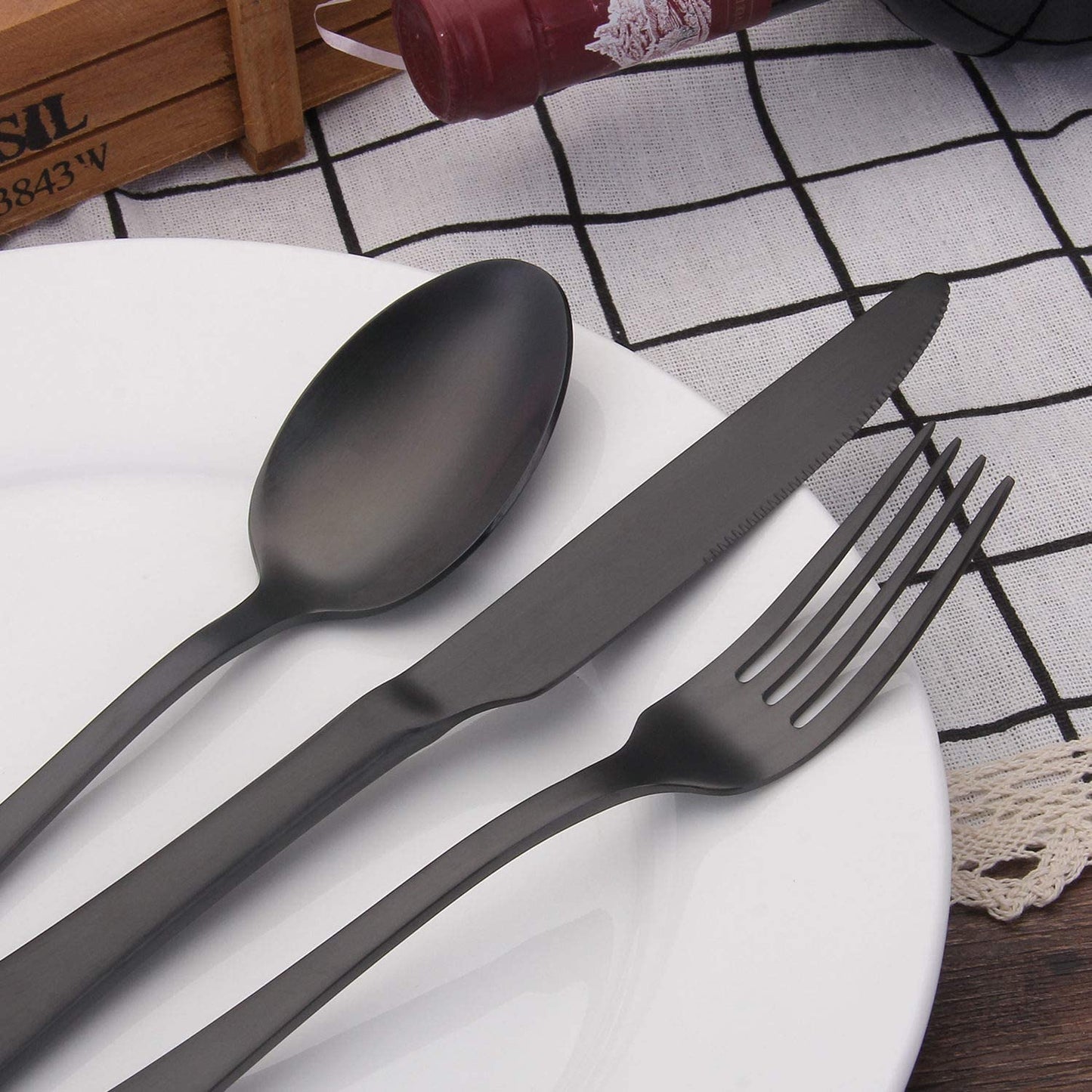 Elegant Matte Black Stainless Steel Flatware Set - 20-Piece Service for 4, Dishwasher Safe Kitchen Utensils for Home & Restaurant