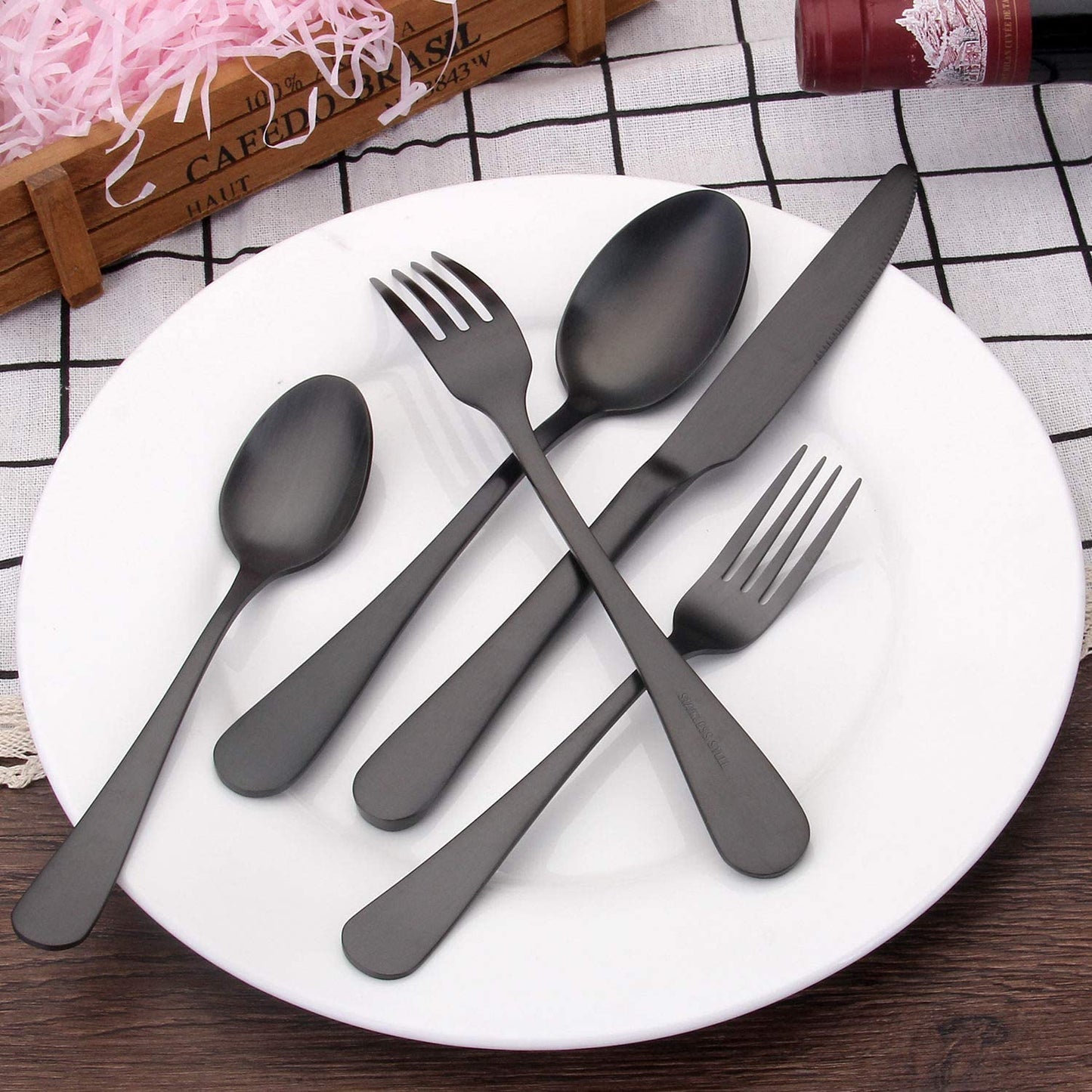 Elegant Matte Black Stainless Steel Flatware Set - 20-Piece Service for 4, Dishwasher Safe Kitchen Utensils for Home & Restaurant