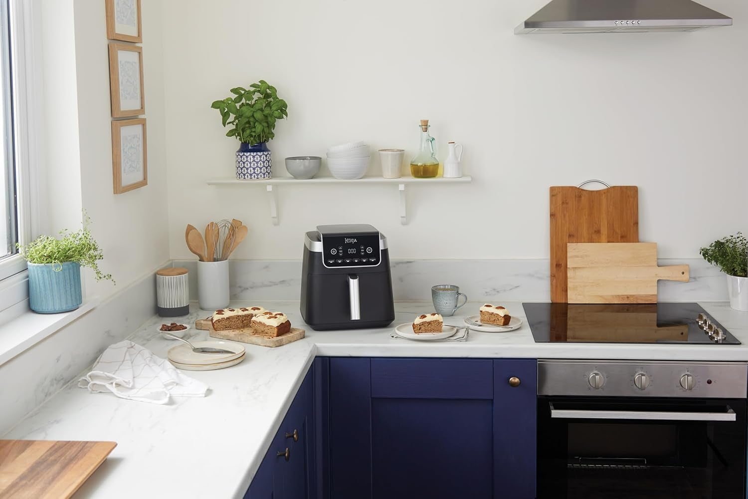 Air Fryer Pro XL 6.2L, 6 Cooking Functions, Space Saving Design, 6.2L Capacity, Max Crisp Technology, AF181ANZ, Black